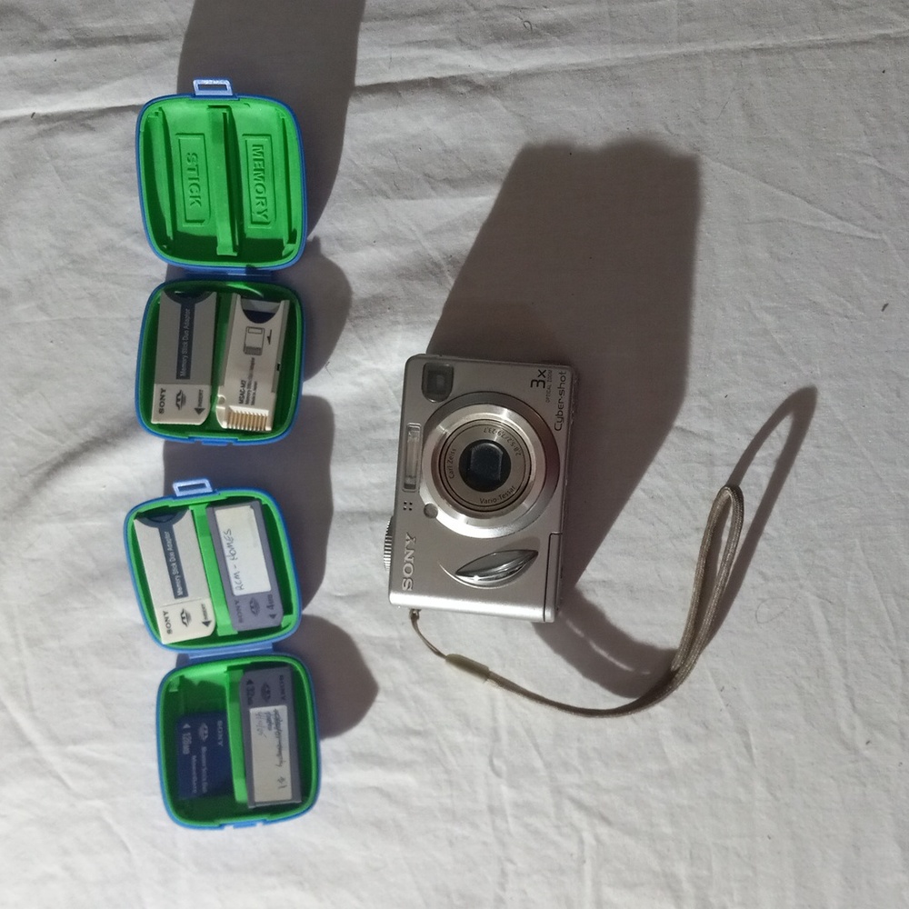 Sony camera with memory sticks and case